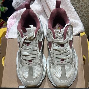 Reebok Women's Sneakers - White and Burgundy